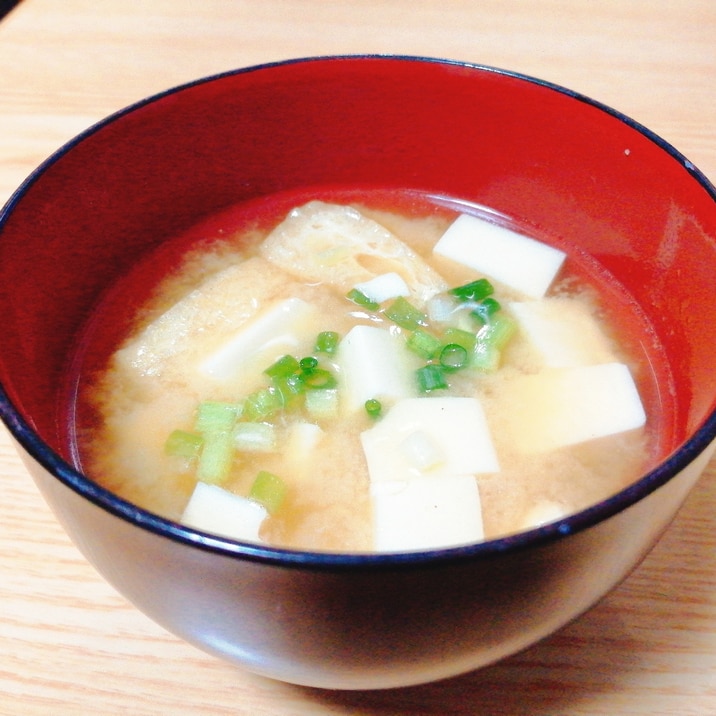 豆腐と油揚げと小ねぎの味噌汁 レシピ 作り方 By はじゃじゃ 楽天レシピ 豆腐と油揚げと小ねぎの味噌汁 レシピ 作り方 By はじゃじゃ 楽天レシピ